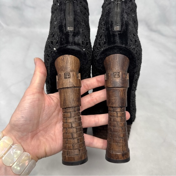 Charlotte Olympia Damsel in Distress Castle Tower Heel Crochet Platform Boots 38 - Picture 8 of 16